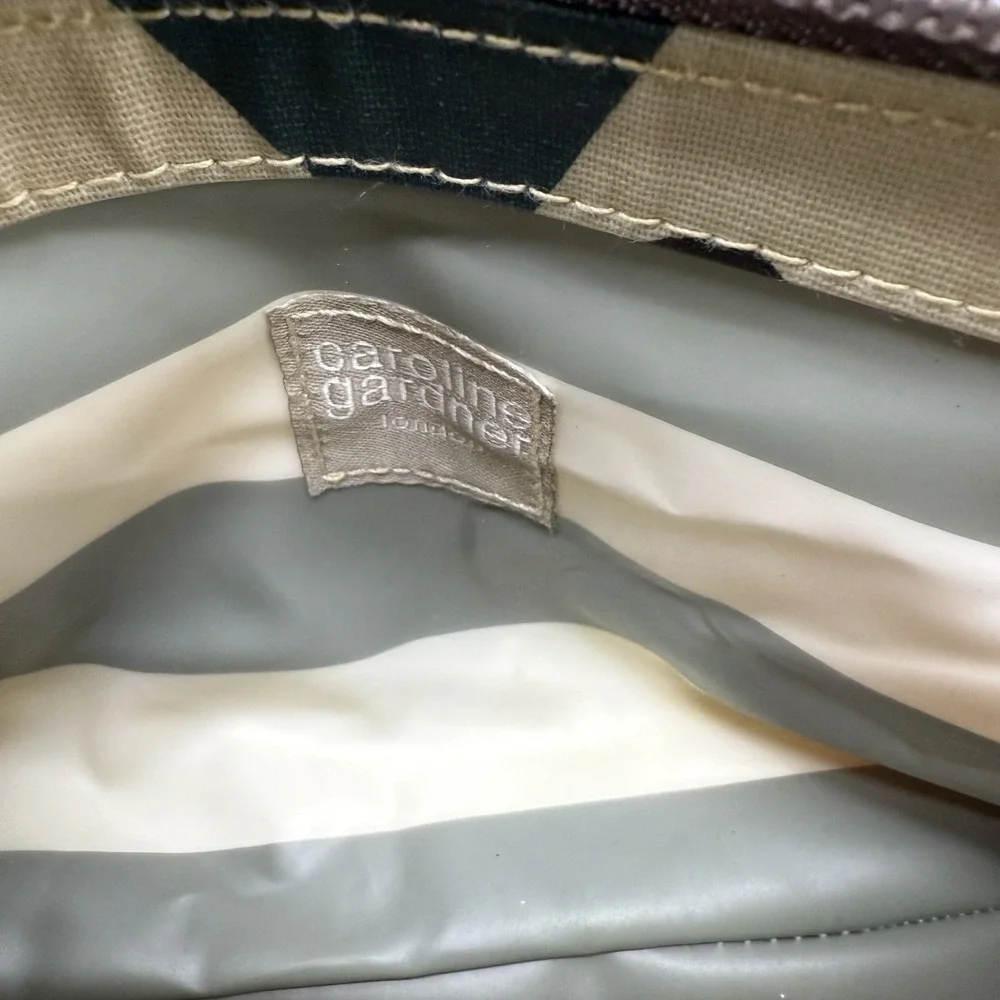 CAROLINE GARDNER Hearts Cosmetic Pouch Zip Makup Purse